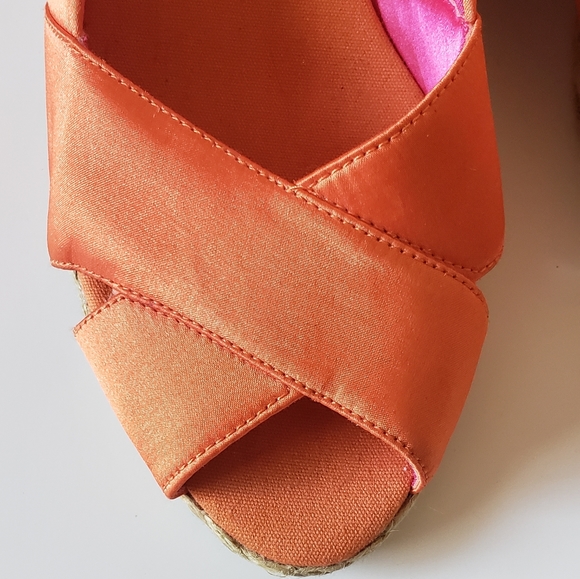 CHAPS DAKODA ORANGE SATIN WEDGES - Picture 2 of 8